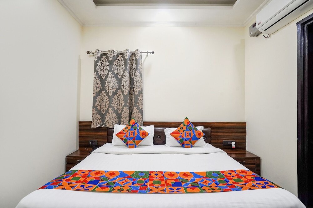Большая Нойда: Fabhotel 17 Suites