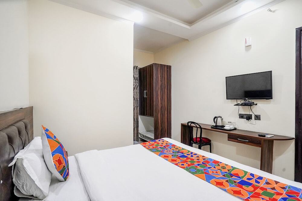 Большая Нойда: Fabhotel 17 Suites