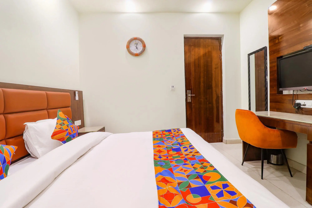 Большая Нойда: Fabhotel Prime A1 Sunny Feast