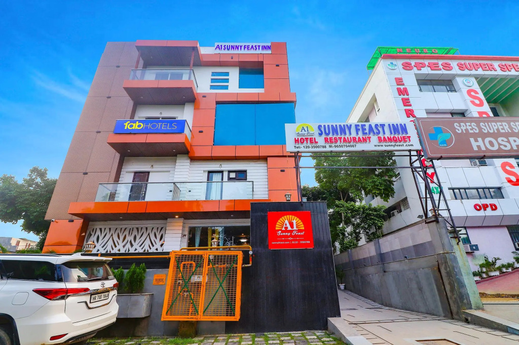 Большая Нойда: Fabhotel Prime A1 Sunny Feast