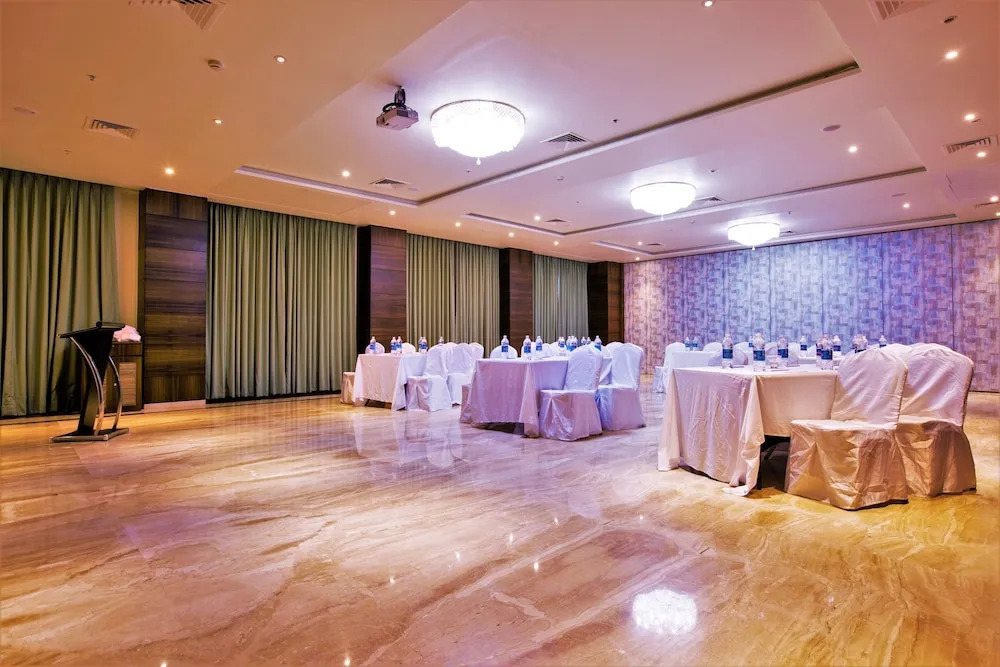 Пимпри-Чинчвад: WE Hotel Chinchwad