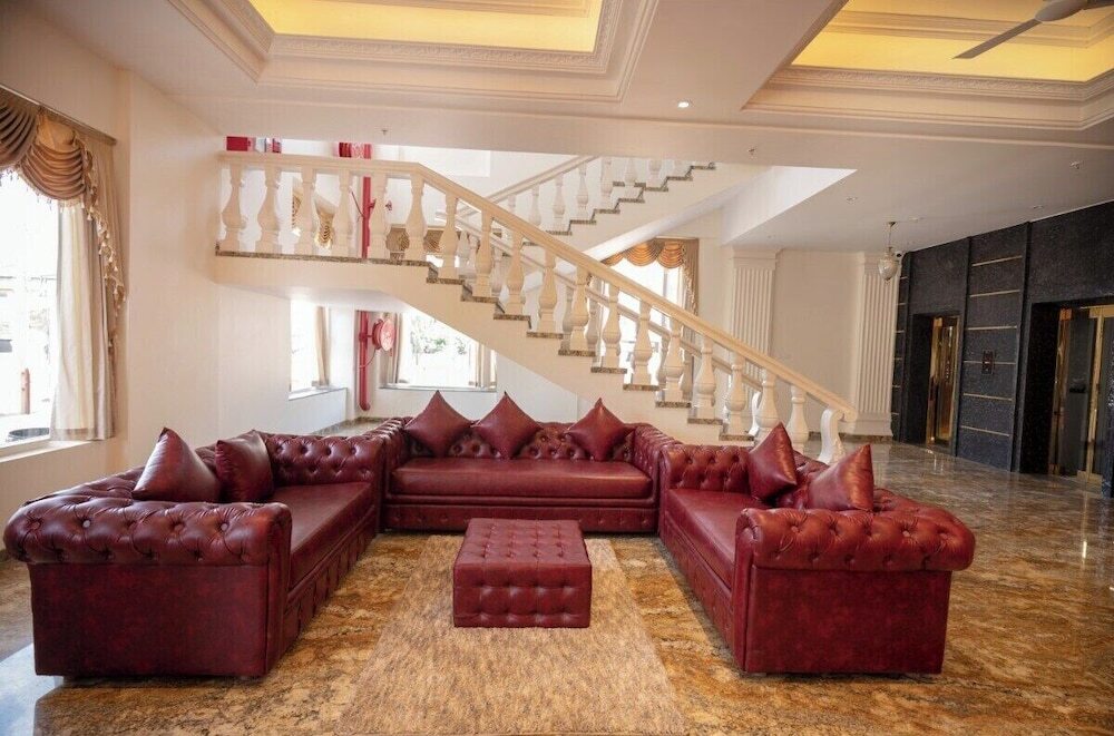 Латур: Hotel Utsav Square