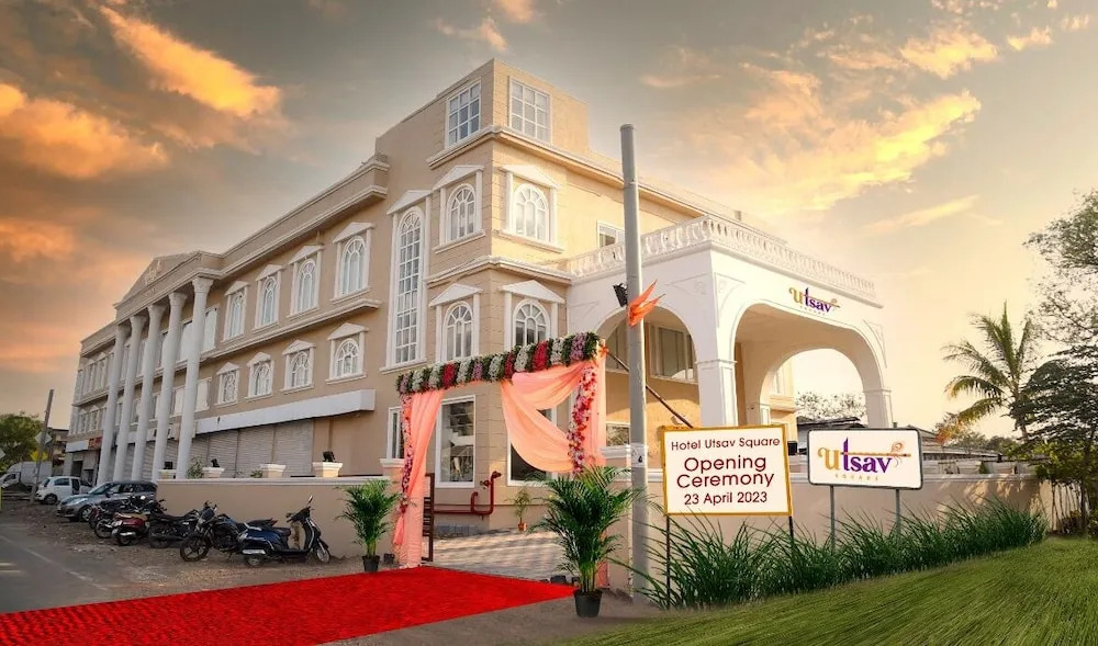 Hotel Utsav Square — фото 1