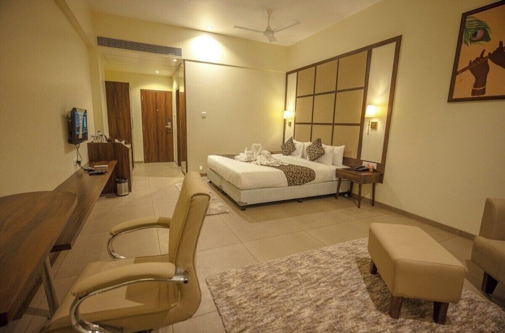 Латур: Hotel Utsav Square