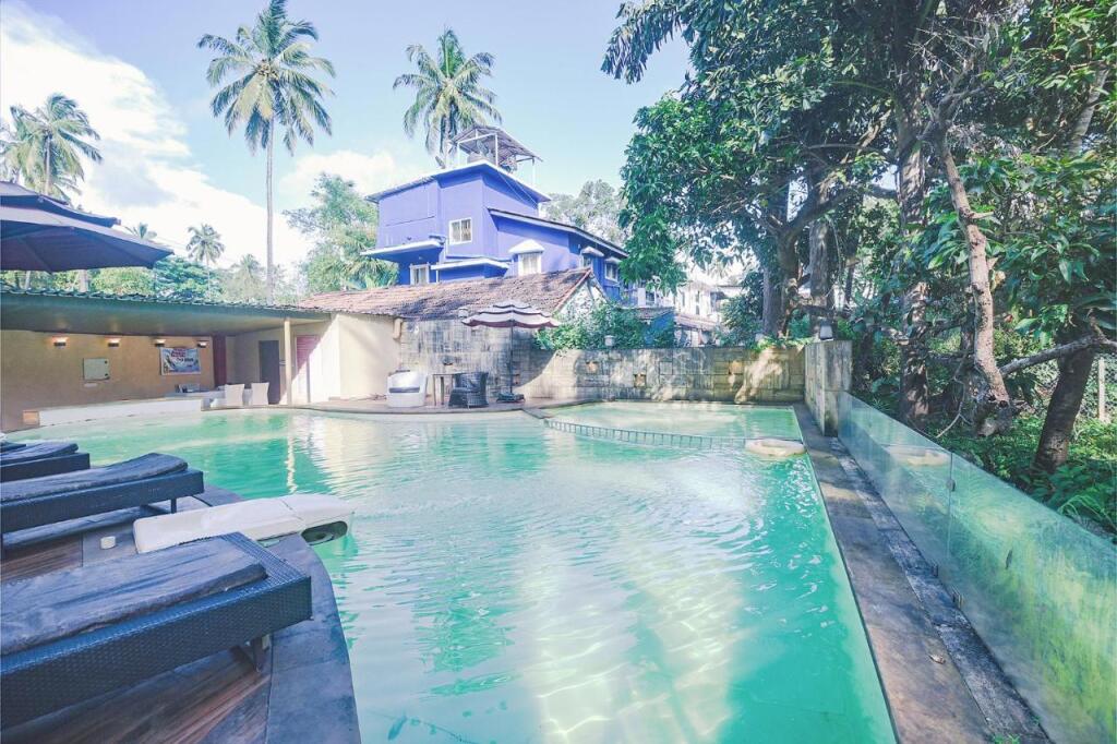 Арпора: FabExpress Coco Goa Resort With Pool, Arpora