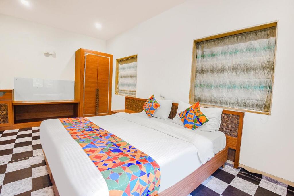 Арпора: FabExpress Coco Goa Resort With Pool, Arpora