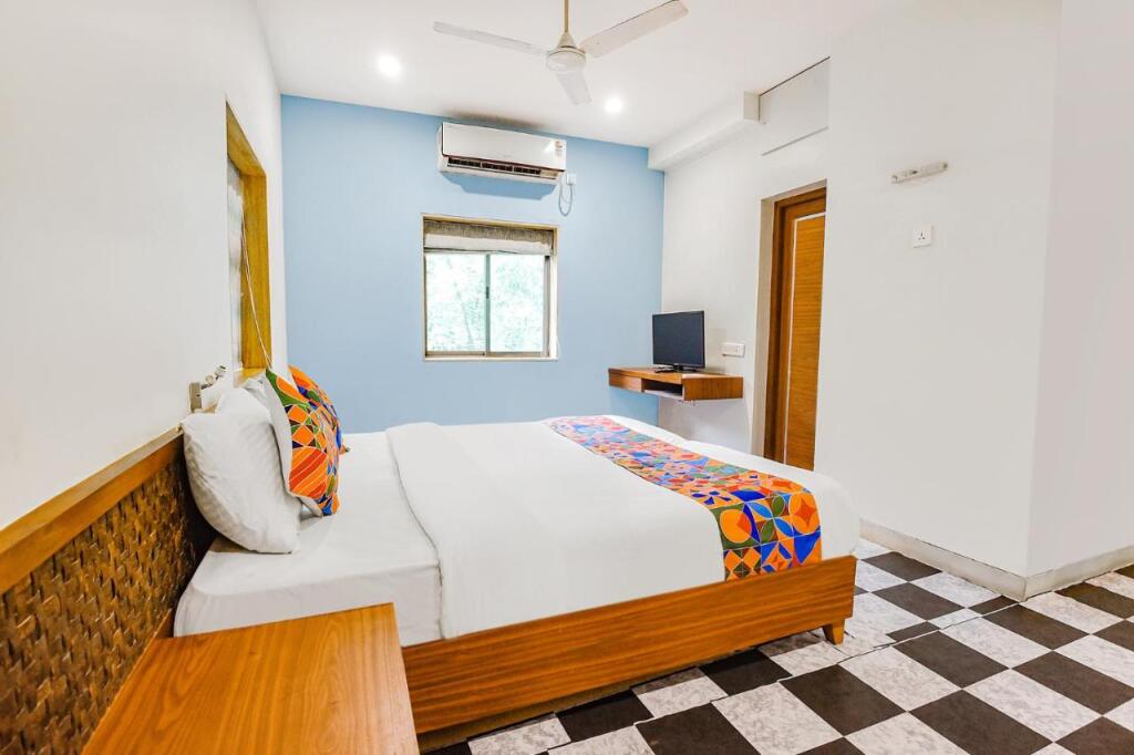 Арпора: FabExpress Coco Goa Resort With Pool, Arpora