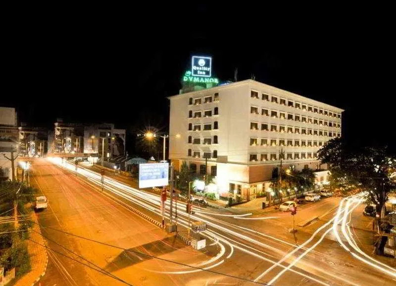 Виджаявада: Quality Inn DV Manor