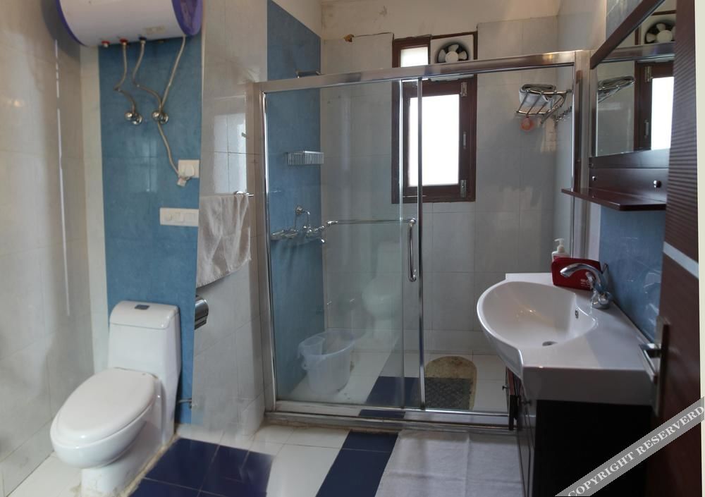 Гуруграм: OYO Premium DLF Phase 4