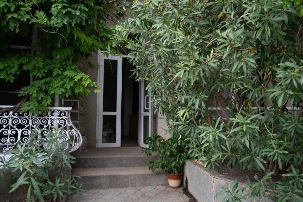 Алупка: Villa Mariya Khitrovo