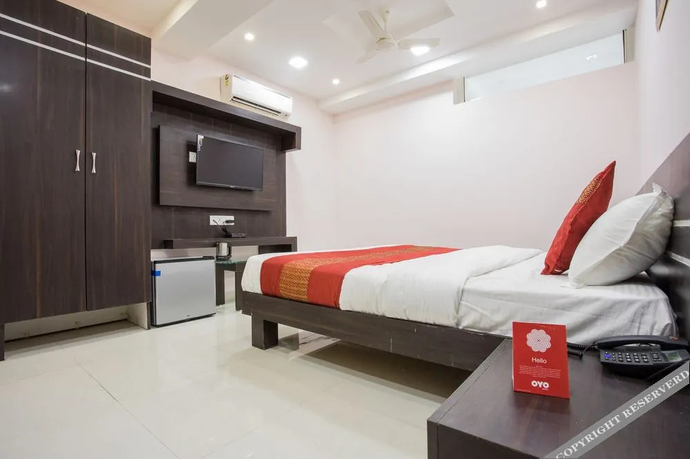 Индаур: Oyo 8882 Pishori Residency