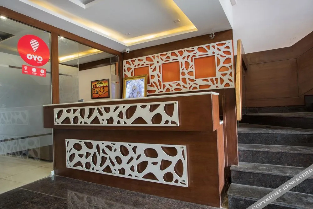 Индаур: Oyo 8882 Pishori Residency