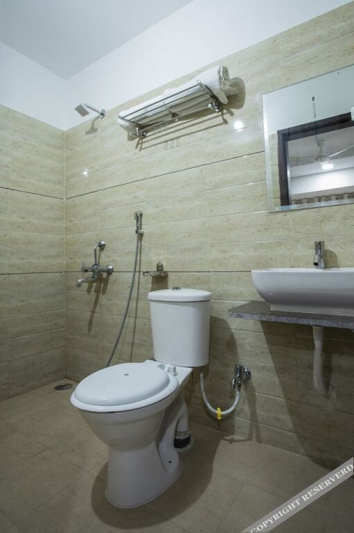 Индаур: Oyo 8882 Pishori Residency