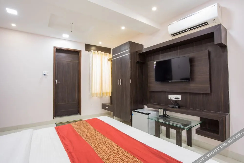 Индаур: Oyo 8882 Pishori Residency