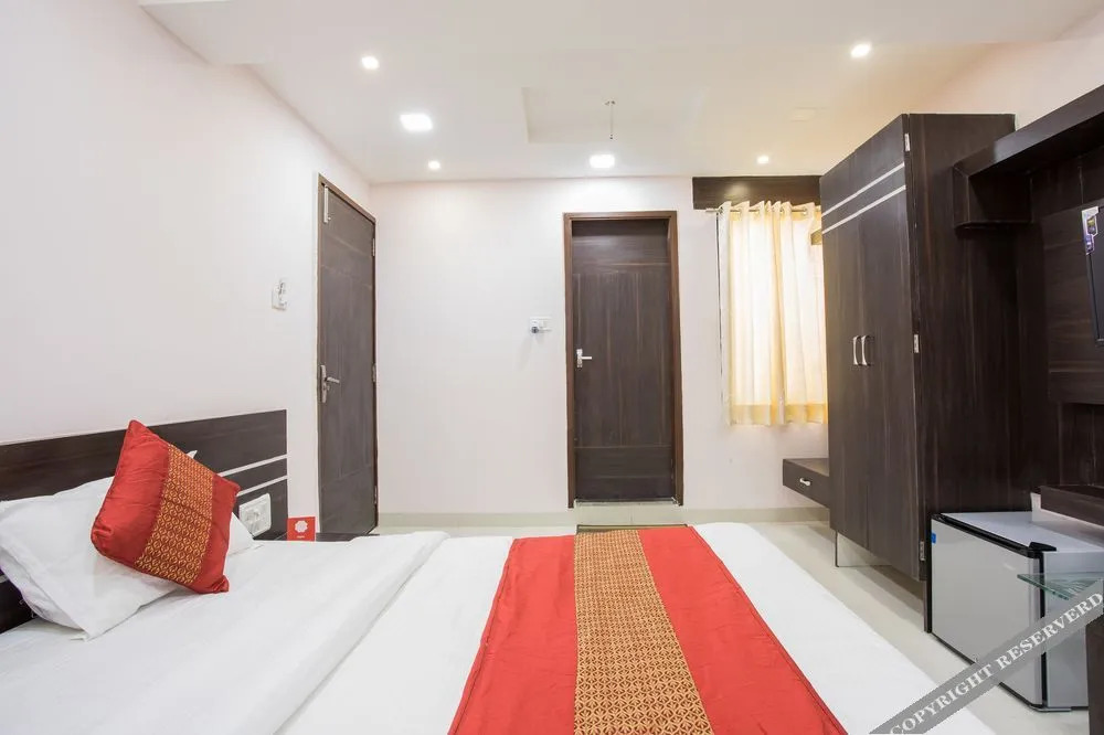 Индаур: Oyo 8882 Pishori Residency