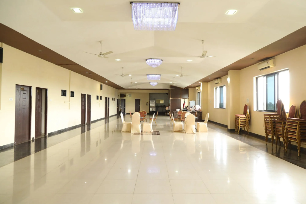 Нагпур: OYO Flagship 070 Hotel Orient Palace