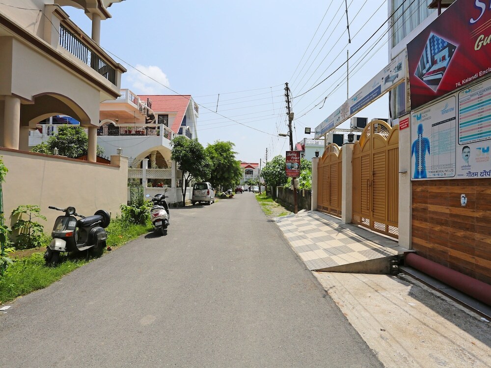Дехрадун: OYO 9162 near Chakrata Road