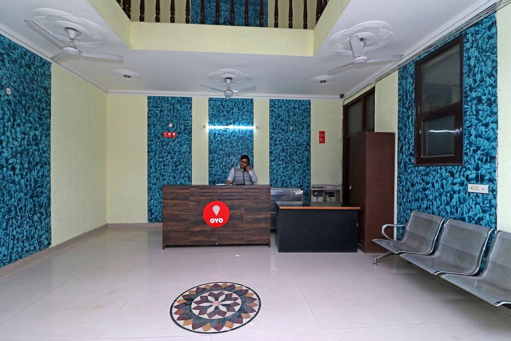 Нойда: OYO 10759 Hotel Golden Nest