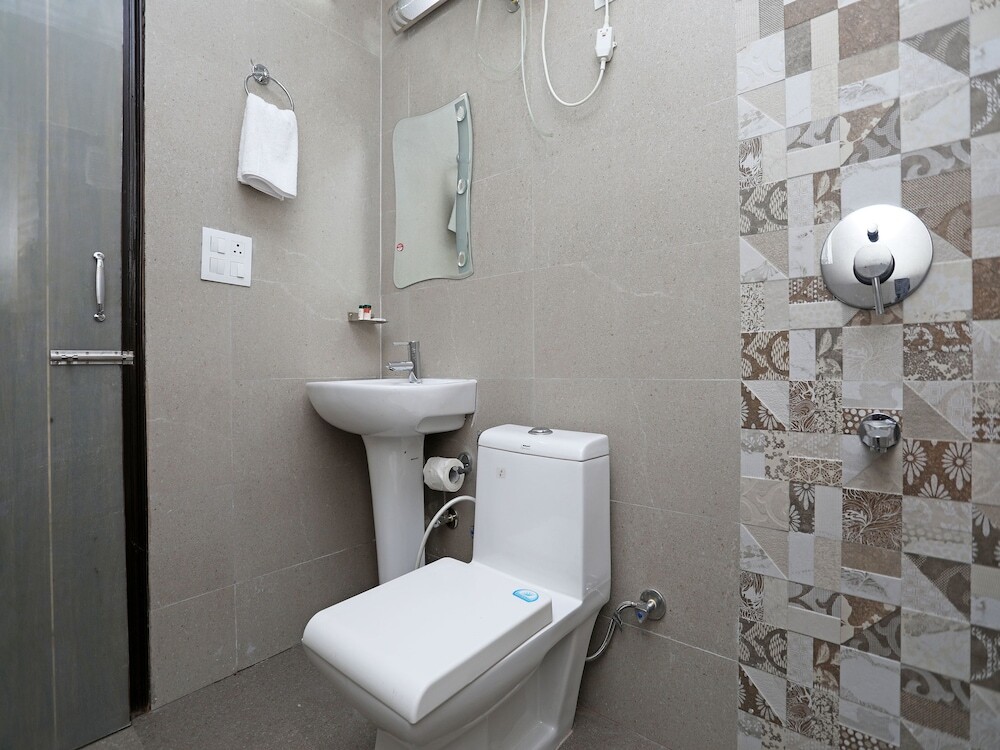 Гуруграм: OYO 10581 DLF Phase 3