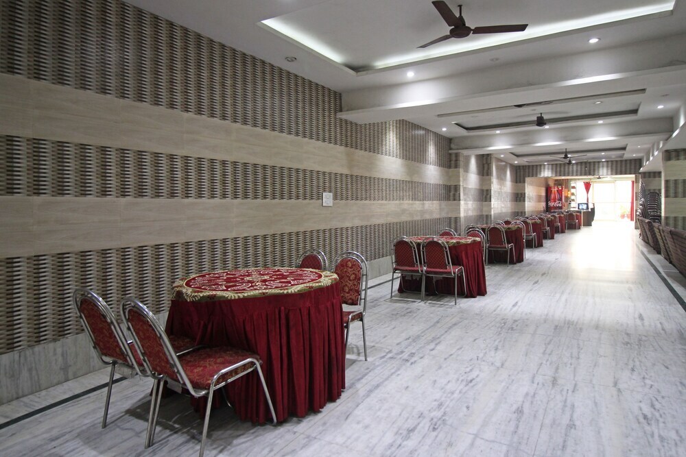 Барейлли: OYO 7928 Hotel Sehgal
