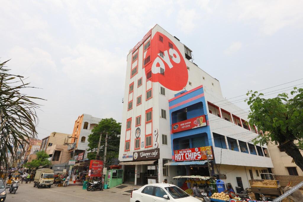 Тирупати: Oyo 6637 Hotel Bvn Grand
