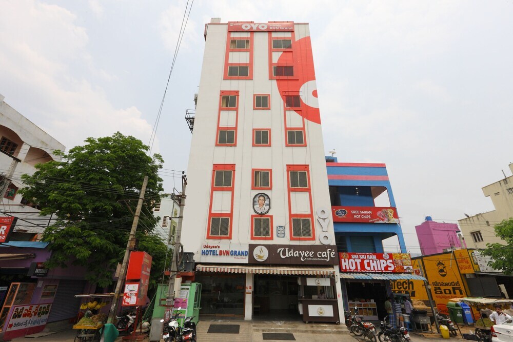 Тирупати: Oyo 6637 Hotel Bvn Grand