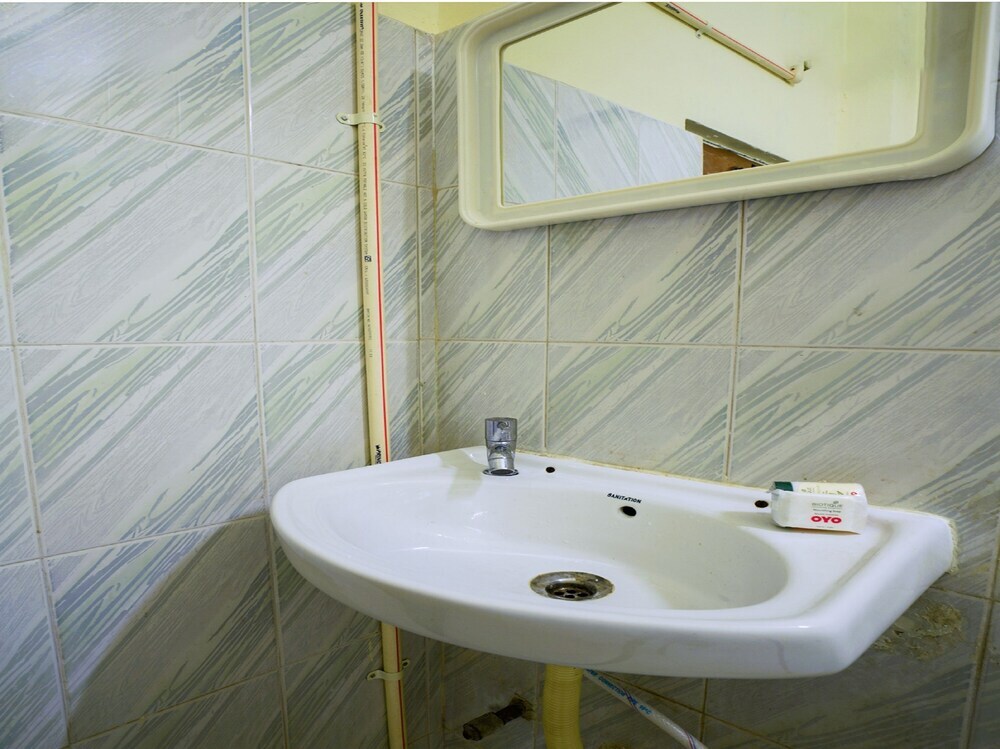 Тирупати: Oyo 6637 Hotel Bvn Grand