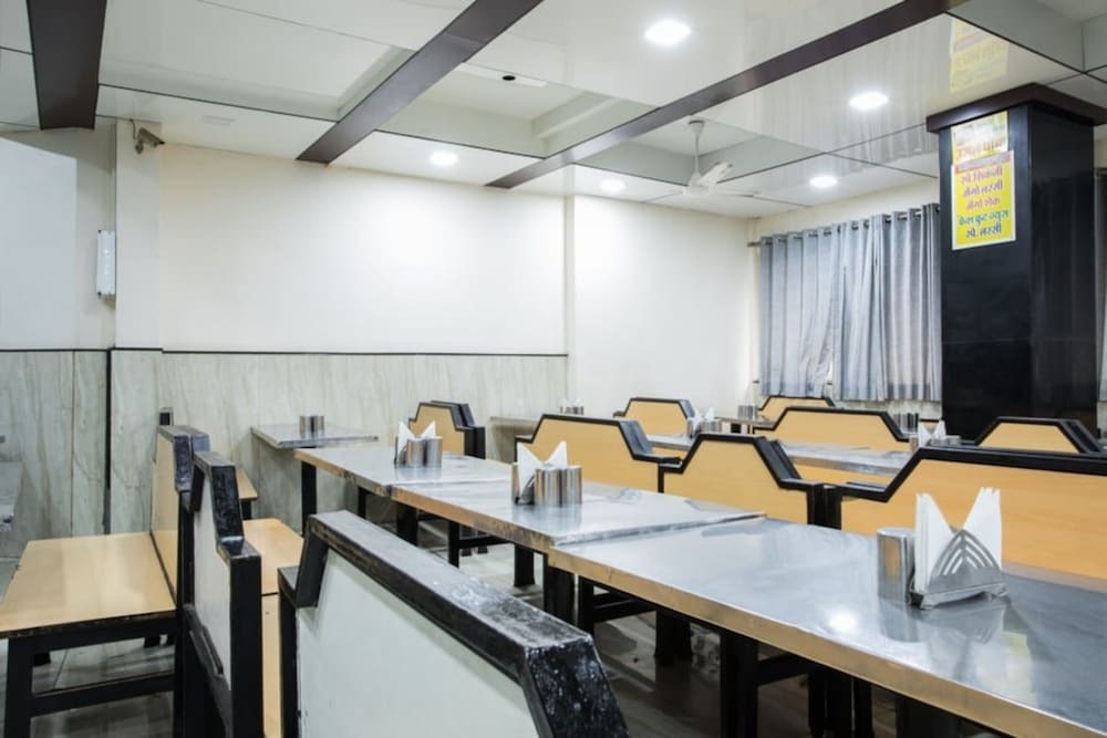 Удджайн: OYO 4116 Hotel Satyug