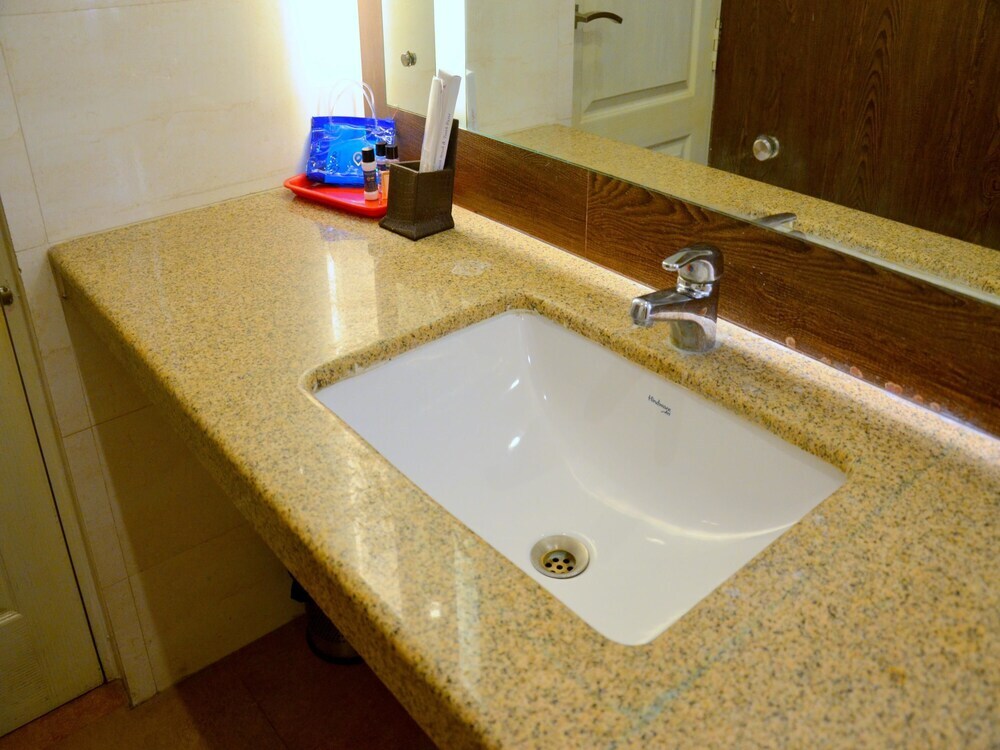 Канпур: OYO 2376 Bellevue Hotel