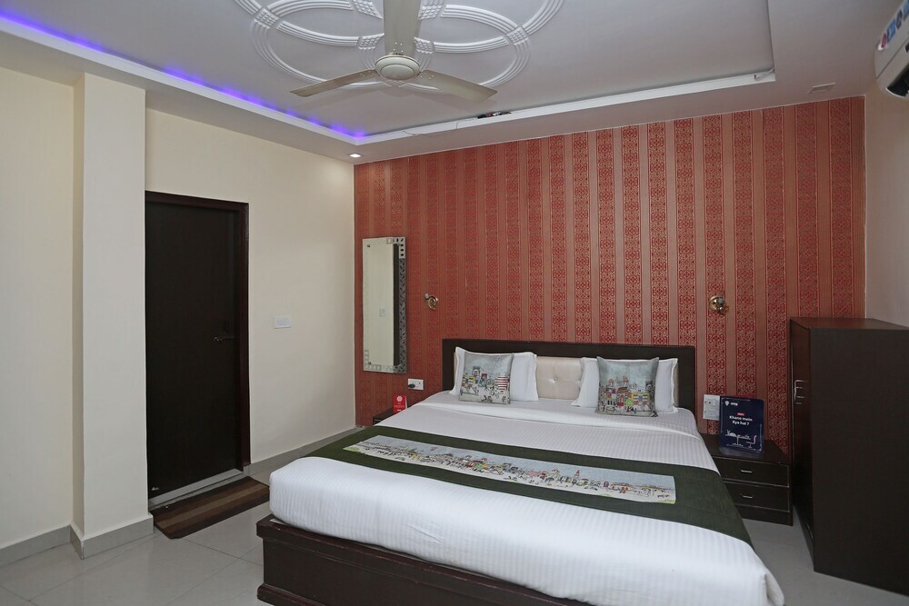 Агра: Oyo 9369 Raj Paradise
