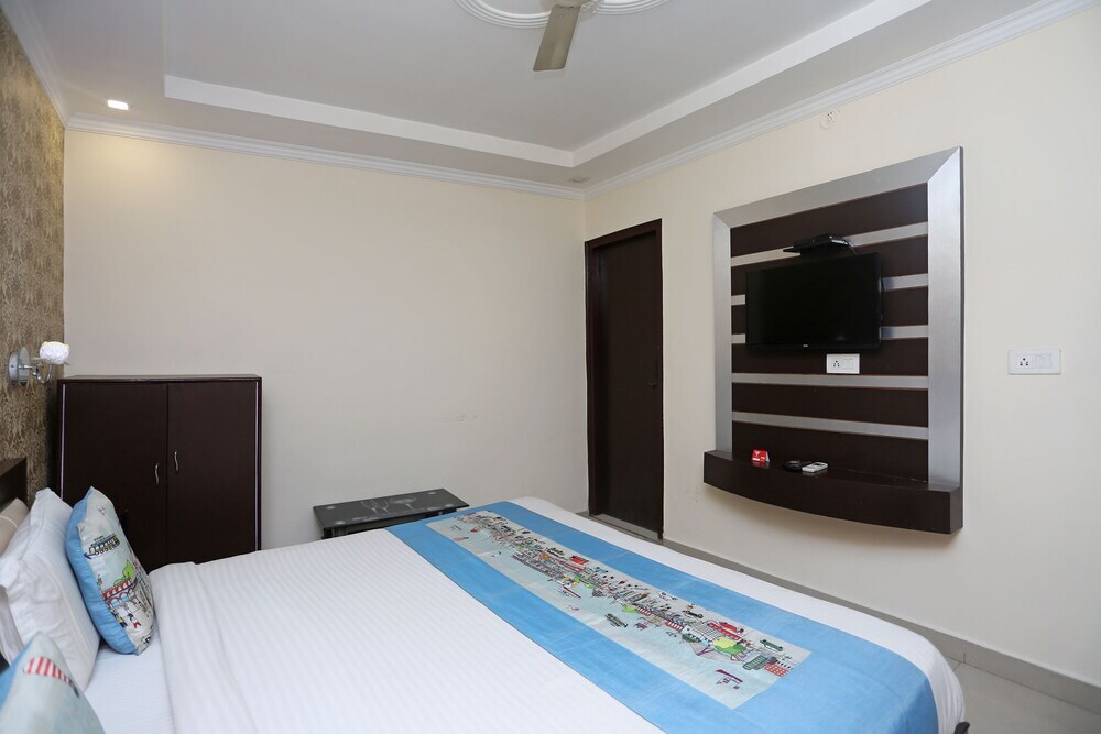 Агра: Oyo 9369 Raj Paradise