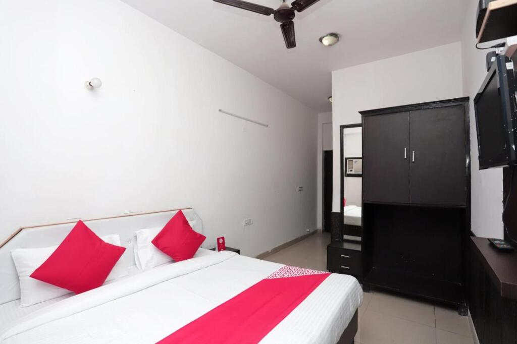 OYO Flagship 40300 Hotel Kusum Palace — фото 4