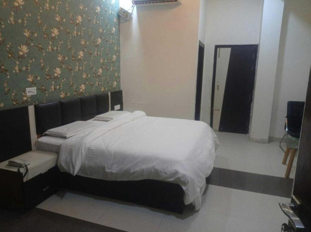 Агра: OYO 87949 Hotel Rajdeep