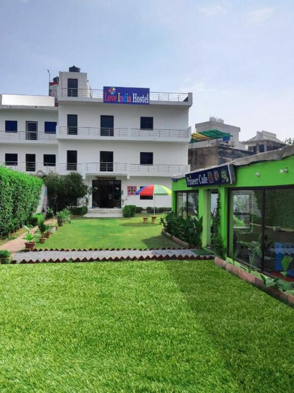 Агра: OYO 701229 Love India Hotel