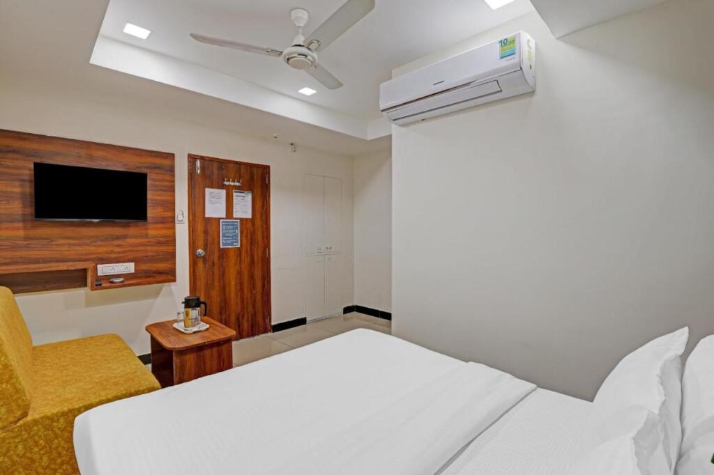 Ахмедабад: Capital O 805314 Hotel Bhavya Villa