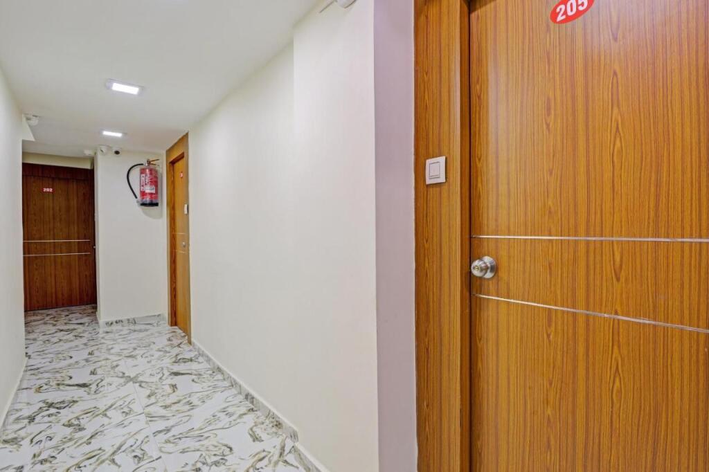 Ахмедабад: Capital O 805314 Hotel Bhavya Villa