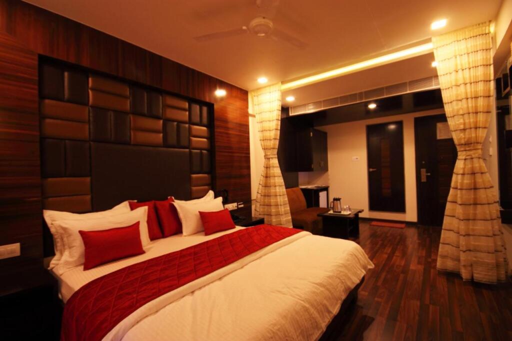 Ахмедабад: Hotel Furaat Inn LLP