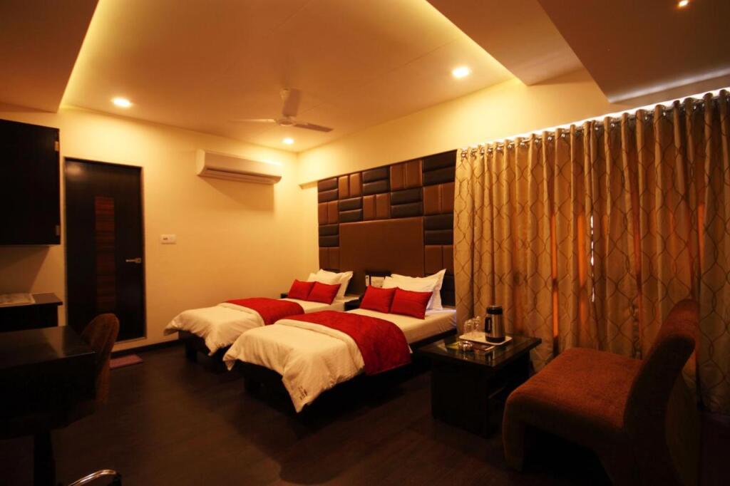 Ахмедабад: Hotel Furaat Inn LLP