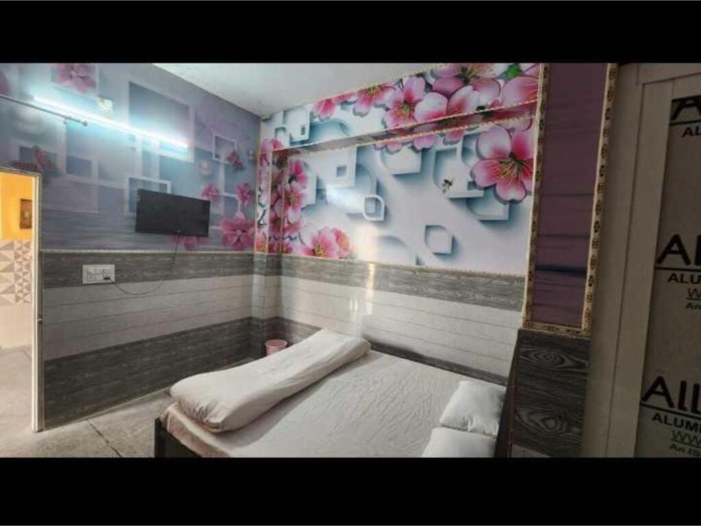 Алипур: OYO Flagship HOME 703205 Star Hotel