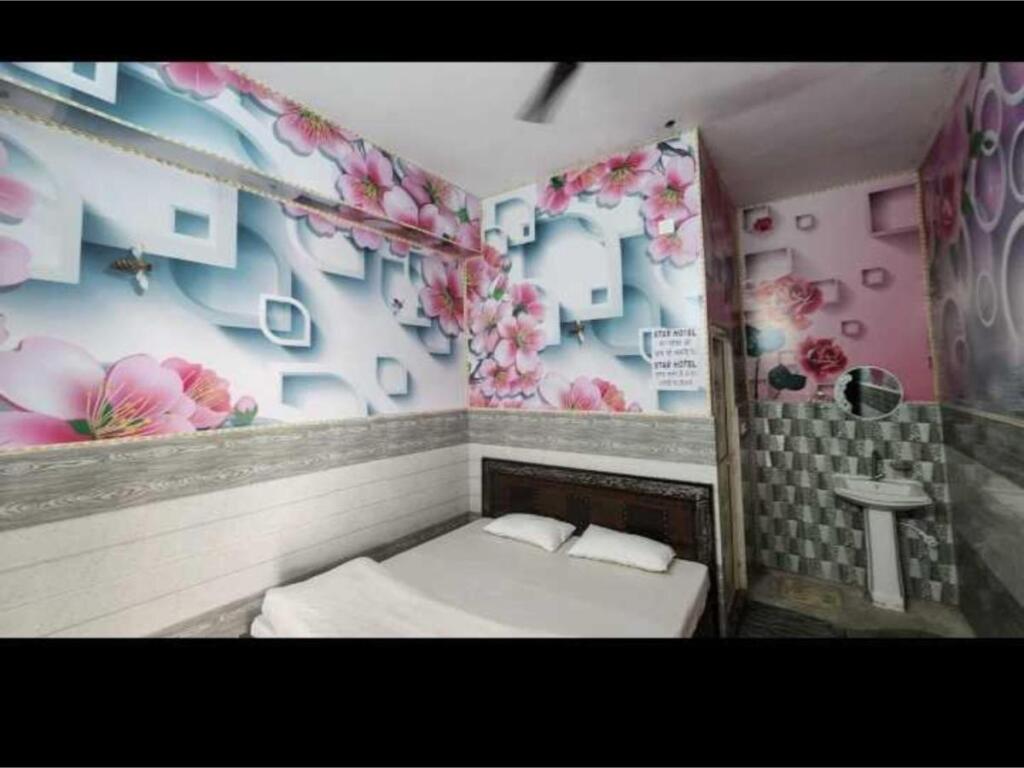 Алипур: OYO Flagship HOME 703205 Star Hotel