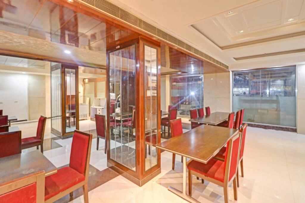 Алипур: Oyo Townhouse 841 Parker Plaza