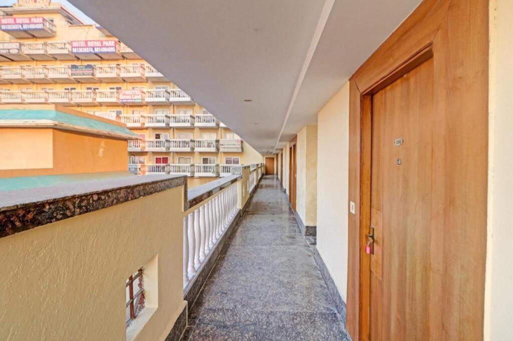 Алипур: Oyo Townhouse 841 Parker Plaza