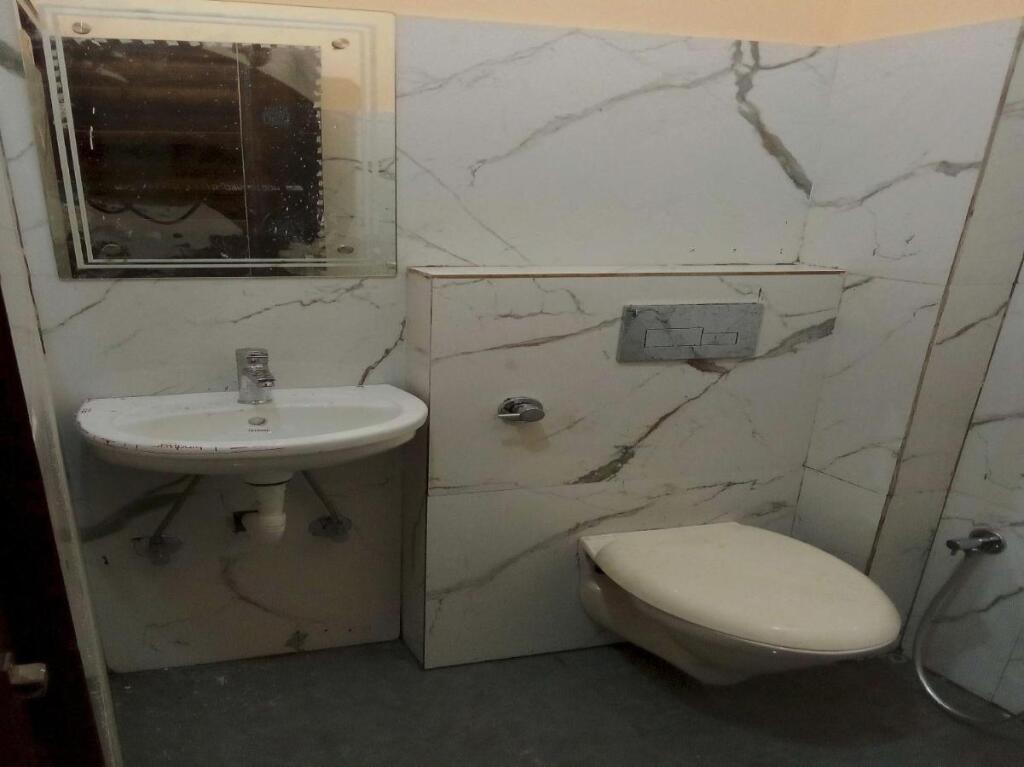Алипур: POP 703286 Sarthak Hotel