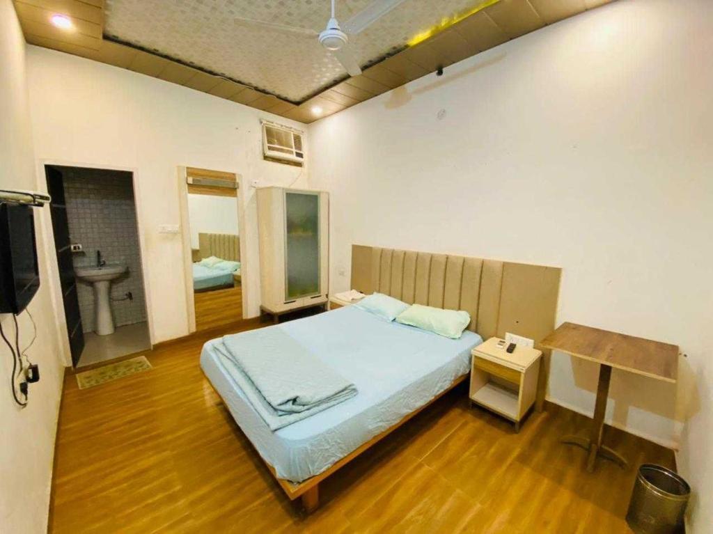 Алипур: OYO Mayura Guest House