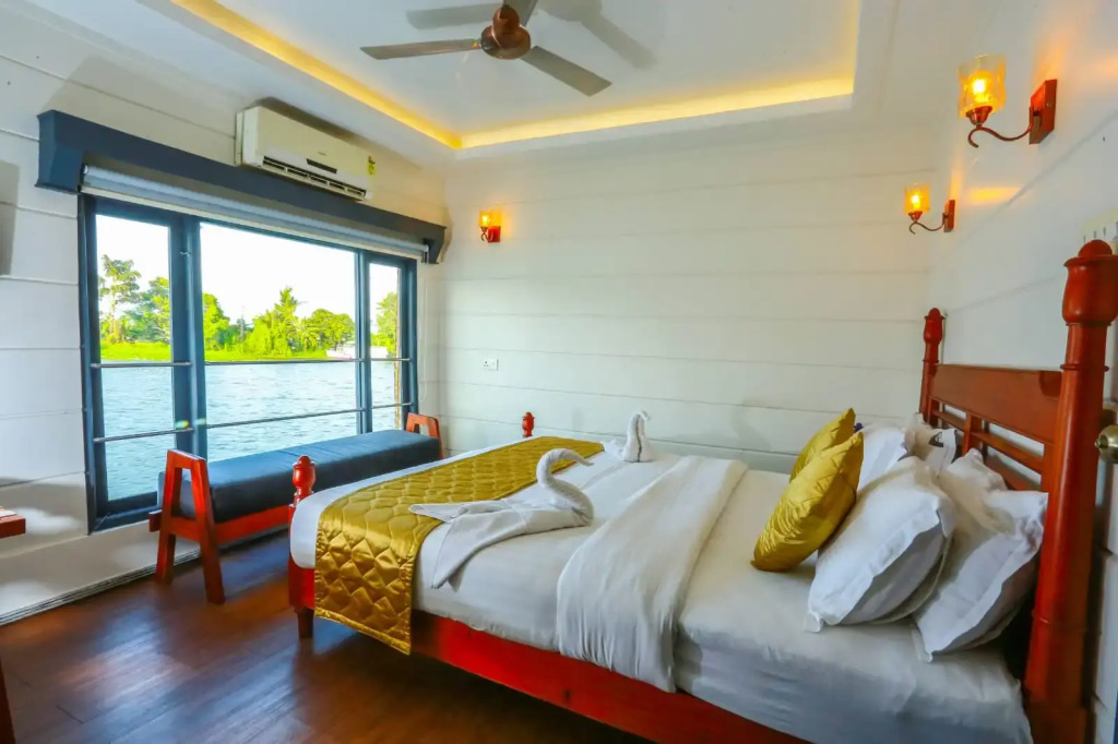 Аллеппи: Cosy Houseboat