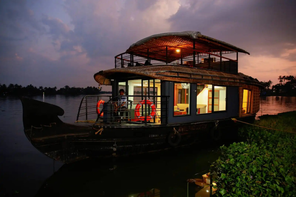 Аллеппи: Cosy Houseboat