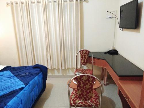Ути: Hornbill Residency