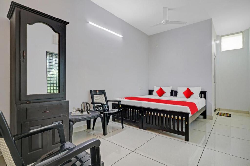 Аллеппи: OYO Flagship 808201 Hornbill Residency