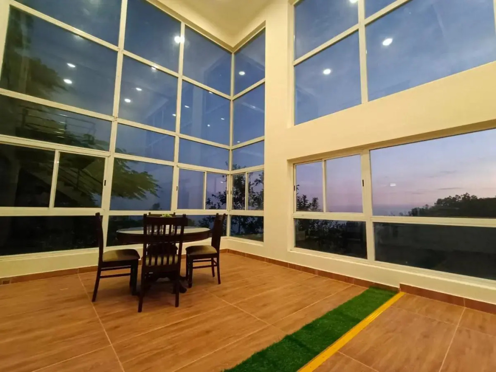 Салем: Cliff View Resort