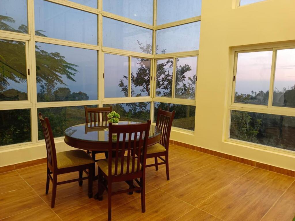 Салем: Cliff View Resort